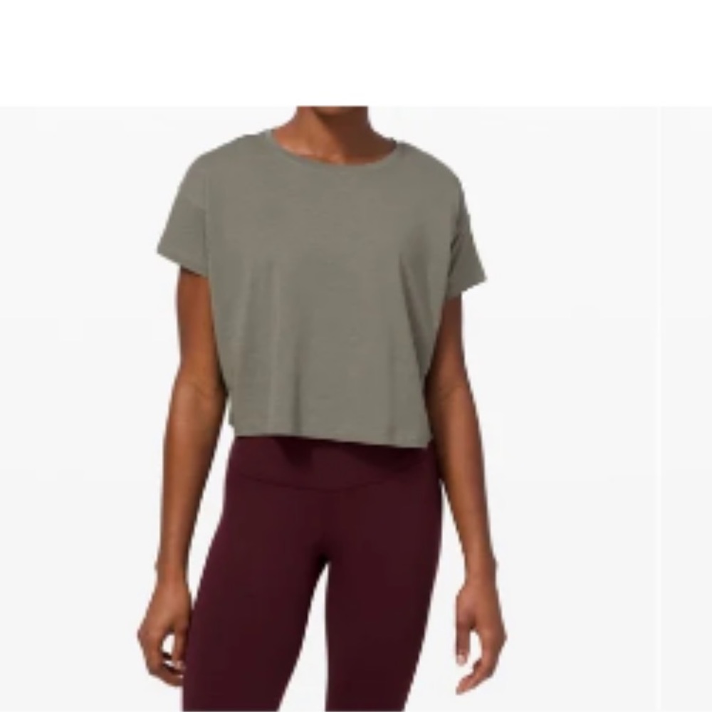Lululemon Cates tee / gray sage / size 6